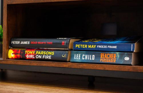 Comfortable 4 Bed Home - Free Parking & Fast WiFi - Foto 11