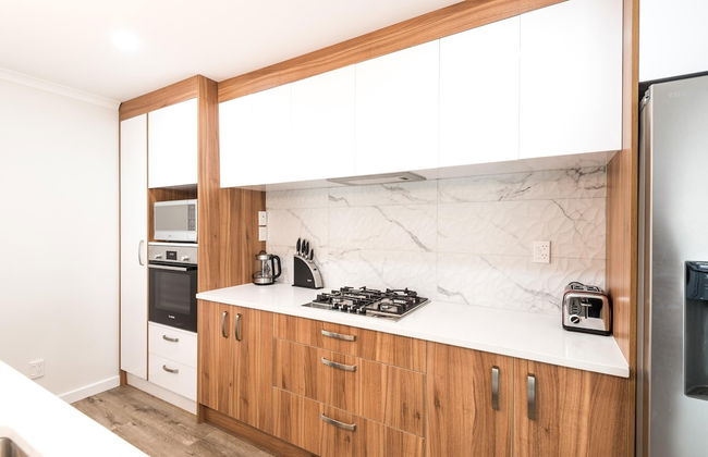 Brand New 5BR home with view of the sea - Photo 22