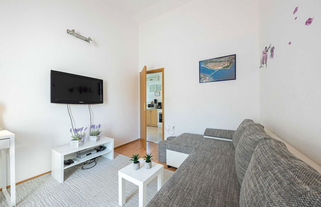 Spacious Prgomet Retreat With Private Pool, Fitness Centre, and Garden - Foto 23