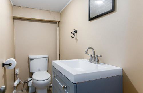 Cozy 2BR Home Near ND - Perfect for Game Day Stays - Foto 25