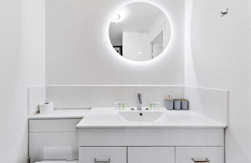 4 Bedroom House by Homestyles Hosts - Short Lets and Serviced Accommodation Islington - Private En-Suite - Foto 52