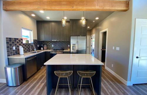 Timber & Tin G 2Bed 2Bath w Pool & Rooftop Deck - Foto 54