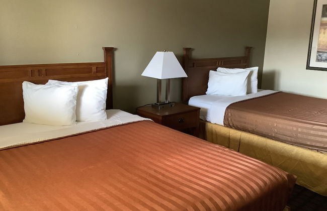 Silver Spur Vintage Inn & Suites - Photo 16