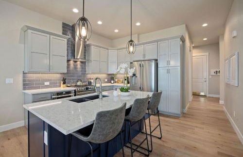 NEW! Elegant Home near TPC Golf Course & Trails - Foto 6