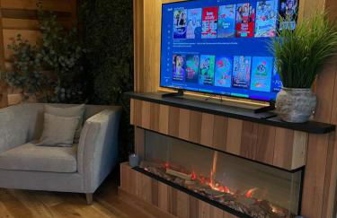 Riverside retreat with private wood fired hot tub - Foto 22