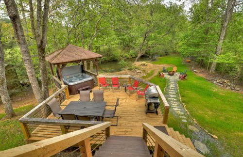 Bear Naked Hideaway - Relax in the hot tub with sounds from the nearby creek - Foto 36