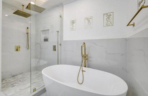 Luxurious 5BR 2BA Holiday Home with Pool, Grill, Sauna & Game Room - Foto 31