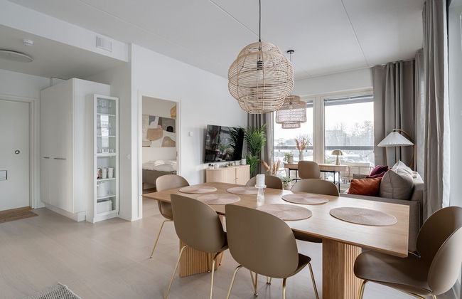 New 2BR Apt with Balcony, Sauna & Great Location - Foto 19