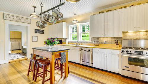 Idyllic Vermont Farmhouse Mtn Views on 200 Acres! - Foto 3