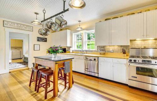 Idyllic Vermont Farmhouse Mtn Views on 200 Acres! - Foto 3