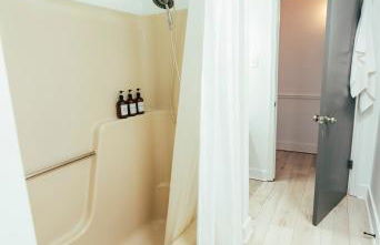 Cozy Family-Friendly home w/ fenced-in backyard - Foto 17