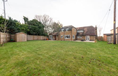 Luxurious Country House with Cinema Games Room - Pass the Keys - Photo 52