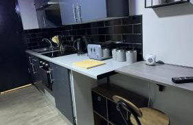 Studio apartment in bolton town - Photo 4