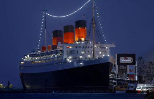 Beautiful Guesthouse, Sleeps 4 - Kitchen, Private Laundry, AC, Parking, 65' TV, Close to Stores, Restaurants & Beach - Foto 15