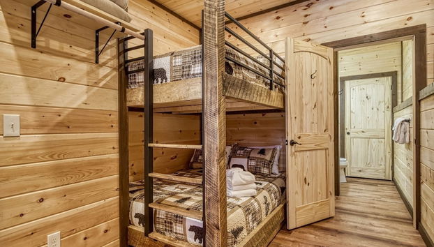 Ern806 - Splashin' Views 2 Bedroom Cabin by RedAwning - Foto 3, Habitación