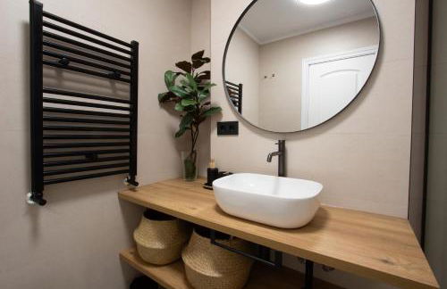 Arena Marina - Pool and relaxation near the airport - Foto 27