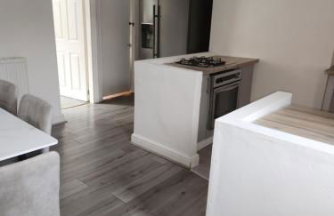 Doncaster Serviced Accommodation - Apartments - 3 Bed House-Close To A1 & M18 - Contractors - Business Travellers - Families - Foto 8