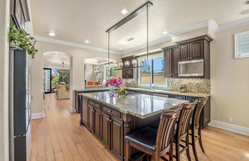 Beach Retreat- Walk to Beach, BBQ, Oceanview Rooftop & Firepit - Foto 24