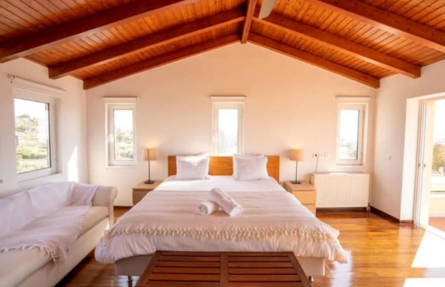 Deluxe 5 Bdrm Villa w Pool Next to the Beach - Photo 5