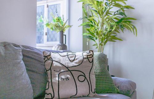 Templar House - Sleeps 6, Special Weekly Monthly Stay Rates, Central Location with FREE Parking, FREE WiFi, Perfect for ALTON TOWERS & M6 - Foto 12