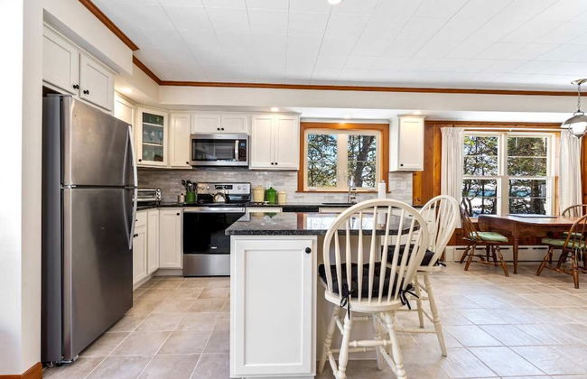 Bayview Beach Cottage For 4! - Photo 13