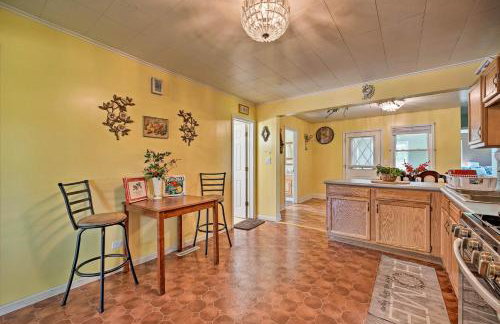 3 Mi to Lake Michigan Access Sawyer Home with Patio - Foto 9