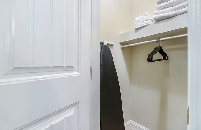 2BD Spacious condo Steps from ST Charles - Foto 4