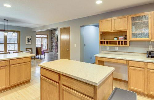 Private Lakefront Home with Game Room in Aurora! - Foto 9