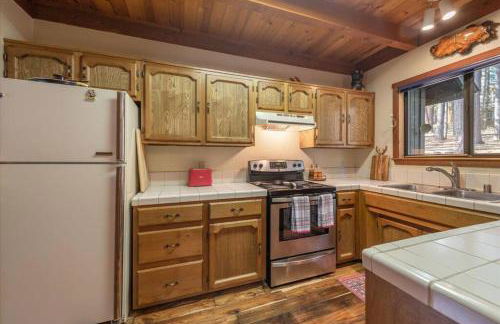 3BR Tahoe Donner Cabin with HOA Perks like Pools Hot-Tub Minutes to Trails Lake Golf - Foto 9