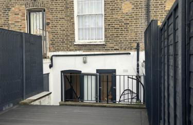 Cozy and Peaceful Apartment with Terrace in Hackney - Foto 3