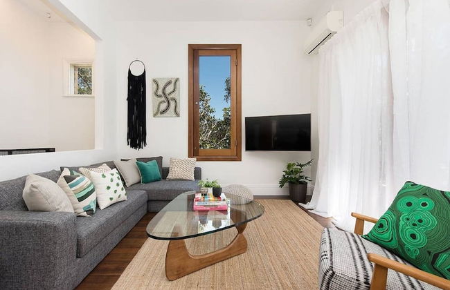 Historic 1890s House With Terraced Backyard Deck H346 - Photo 9