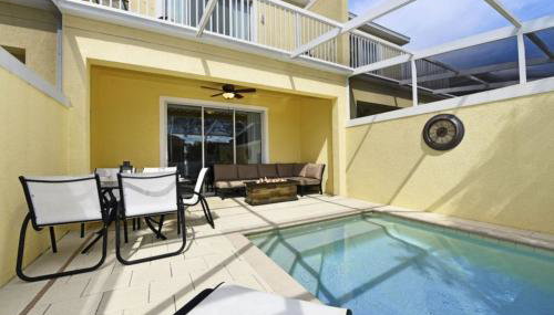 Three-Bedroom House - Photo 2