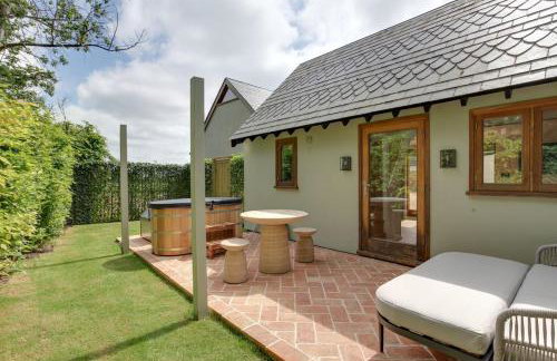 Beech Cottage - one bedroom retreat with hot tub - Foto 4