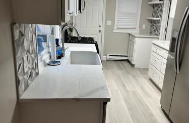 Luxurious, newly renovated retreat - Photo 13