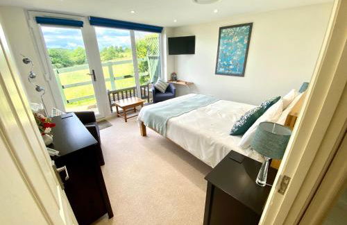 A secluded self contained Country Suite with a view - parking, easy access to Bath - Photo 1