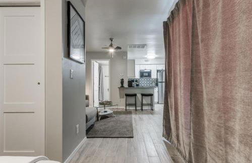 Quiet Modern Heavenly Paradise Love and Balcony Near Lake, Mall, Food, Entertainment! - Foto 17