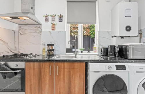 Free Parking ,Modern 4 bedrooms 10min from Birmingham city centre ideal for contractors ,Groups and Families - Photo 40