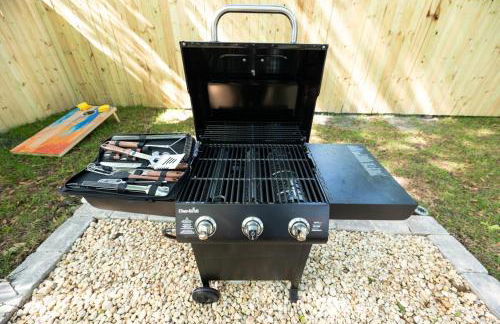 New-Dog Friendly,Hot Tub, Fire-pit, 1 mile to DTWN - Foto 34