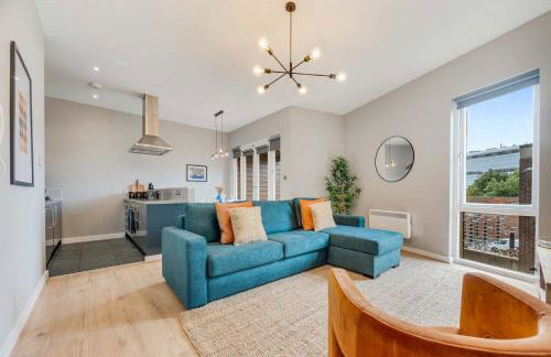 Ropewalks Retreat IV Sleeping 6 Guests with Parking and Balcony - Photo 1