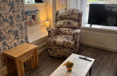 Spacious, sleeps 7, 2 baths, Central Saltash - Photo 6