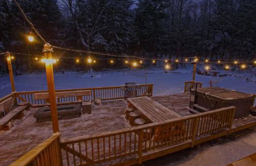 Dream Stratton Forest Cabin with Hot Tub and Fast WiFi - Foto 23