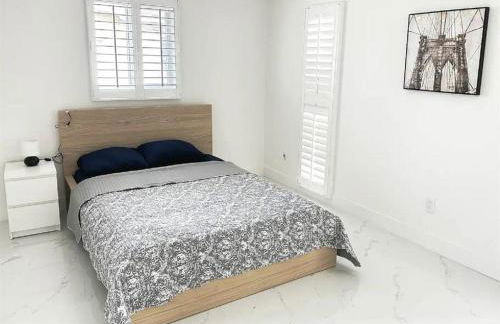 Inactive 193 Modern, 4B&3B with Pool and Lake - Foto 15