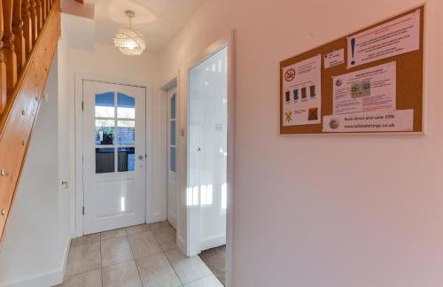 3 BR Home l Free Parking l 5 Guests l Garden l Long Stays l - Foto 18