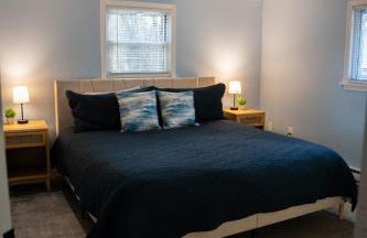 Cozy Pocono Home with a Hot Tub, Fire pit, Karaoke, Games and more! - Foto 8