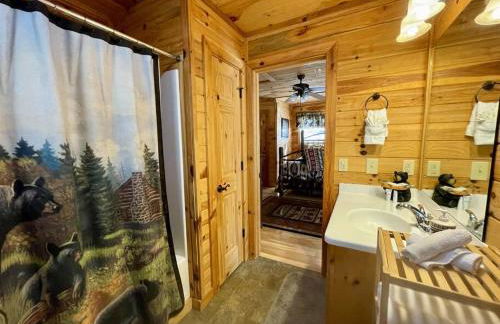 2 bed Cabin HOT TUB close to Helen #16 - Photo 19