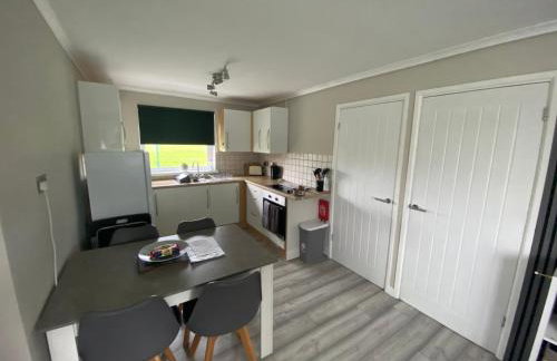 2 Bed Bungalow -25 Gower Holiday Village - Dog Friendly - Foto 6