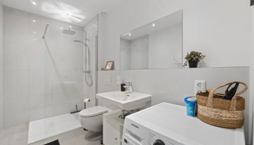 COMING HOME - Moderne Wohnung mit Nähe zu Köln Messe, Flughafen, Dom, Lanxess-Arena - schnelles WLAN, 2 Bäder, 2 kostenlose Parkplätze - Foto 5, Shower