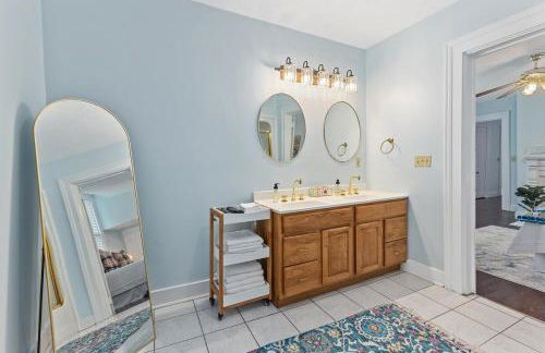 Uptown Colorful Cottage by the Riverwalk - Foto 6