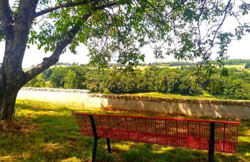"La Case" - Magnifique ferme rénovée au cœur de la nature - Piscine privée sans vis-à-vis - Vue dégagée - Jardin - Stationnements gratuits devant la propriété - Belles prestations - Foto 33