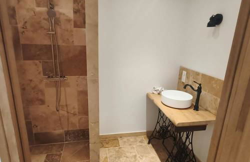 Gîte de rural de 15 personnes, bain nordique, rivière et nature - Foto 27